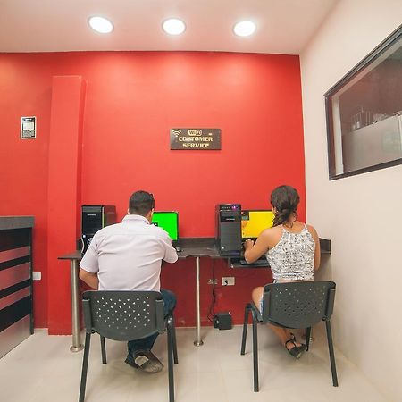 Hotel Luxor Pucallpa Buitenkant foto