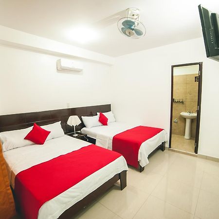 Hotel Luxor Pucallpa Buitenkant foto